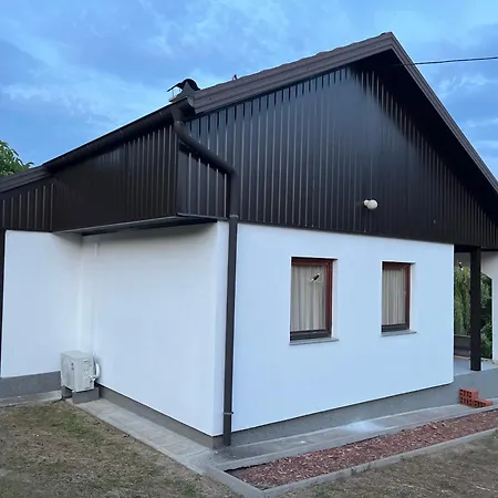 Eko Haus Tesla * Srnava